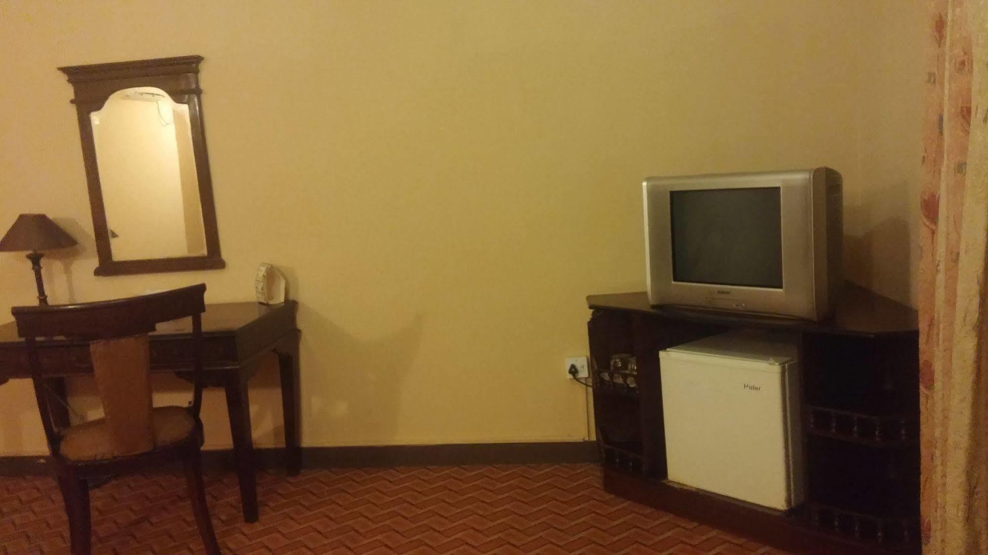 Hotel Crown Inn Καράτσι Εξωτερικό φωτογραφία